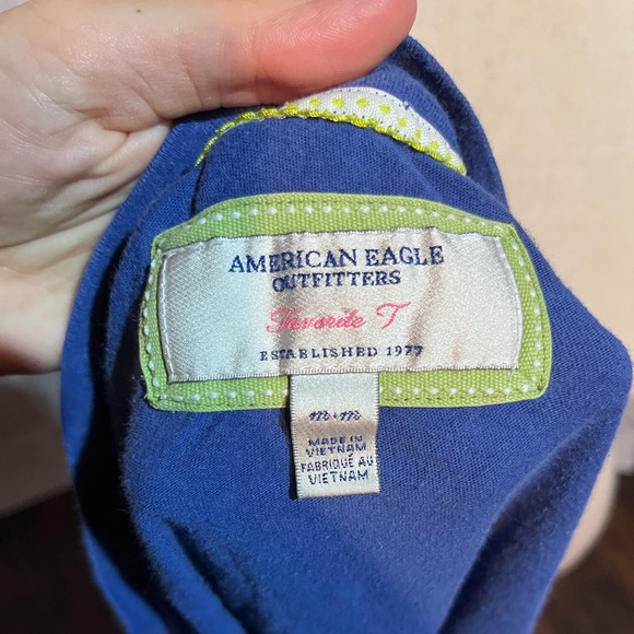 ⭐️ Clearance⭐️ American outfitters v neck short sleeve top - Picture 6 of 7